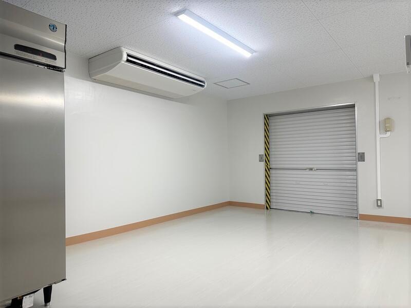 給食コンテナ室