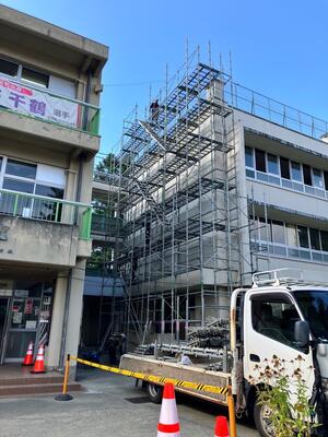 東棟足場設置